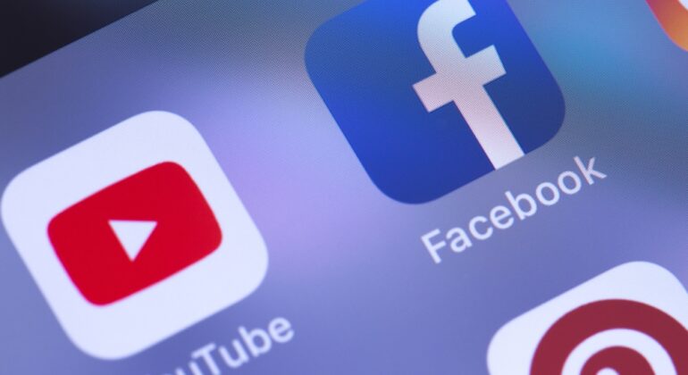 YouTube and Facebook multistream