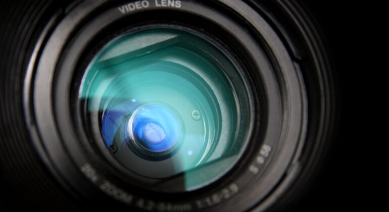 Zoom in/out video live stream